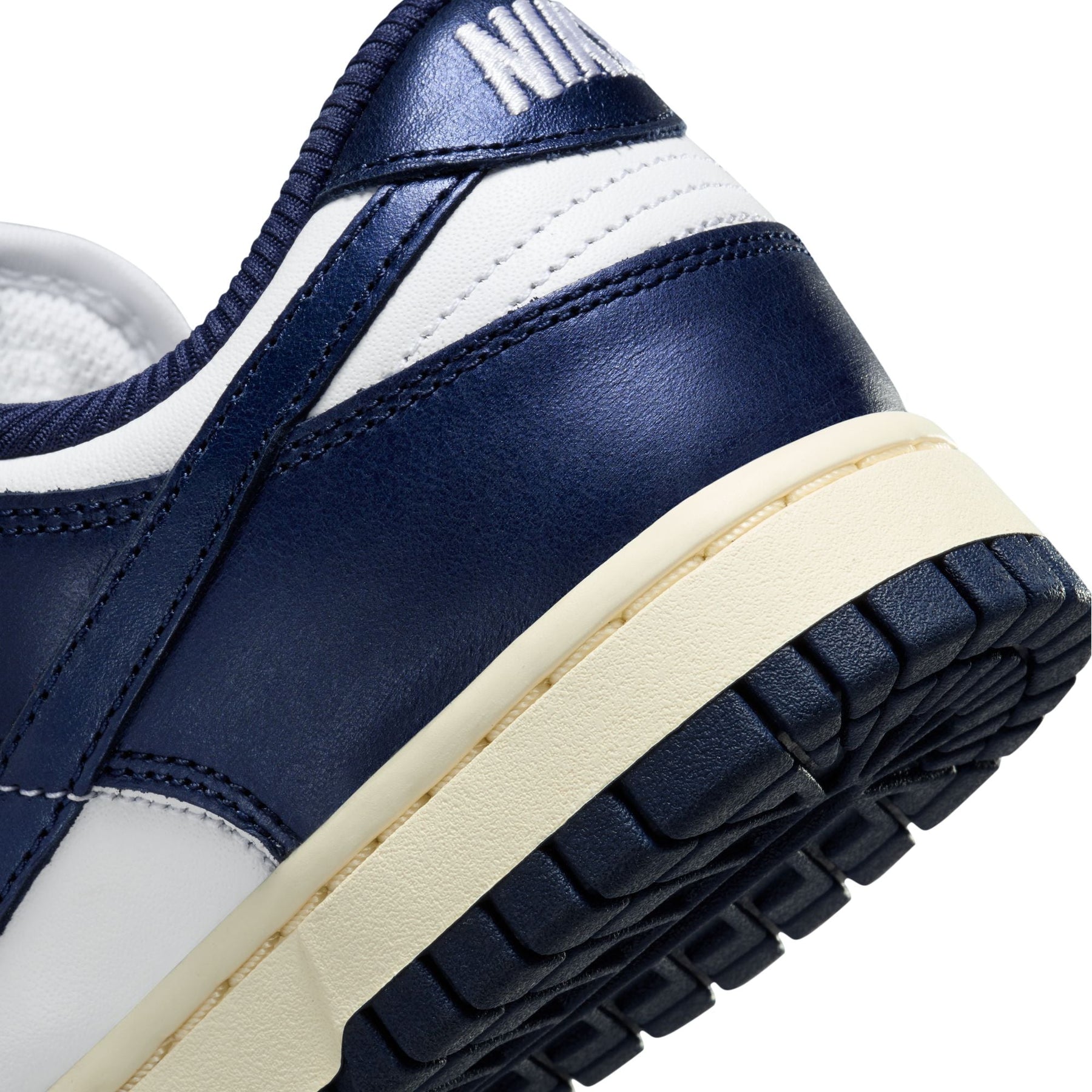 WMNS Nike Dunk Low PRM "Midnight Navy"