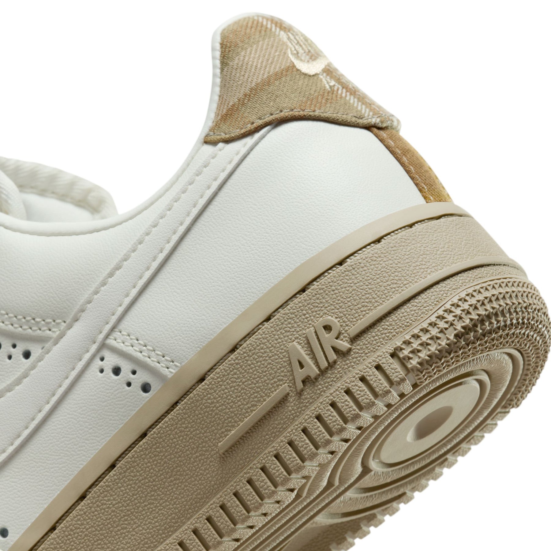WMNS Nike Air Force 1 '07 LX "Brogue"