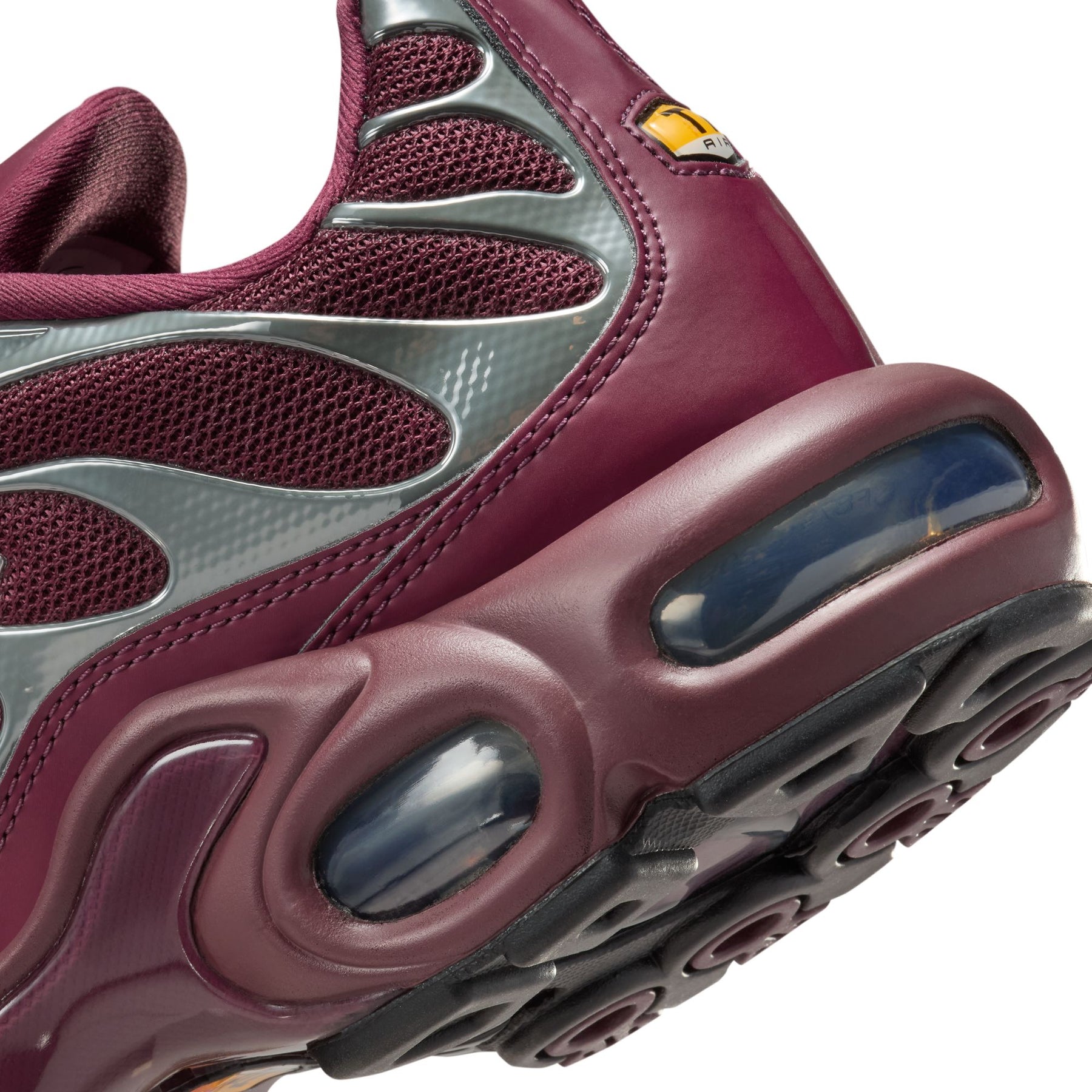 WMNS Nike Air Max Plus SE "Night Maroon"