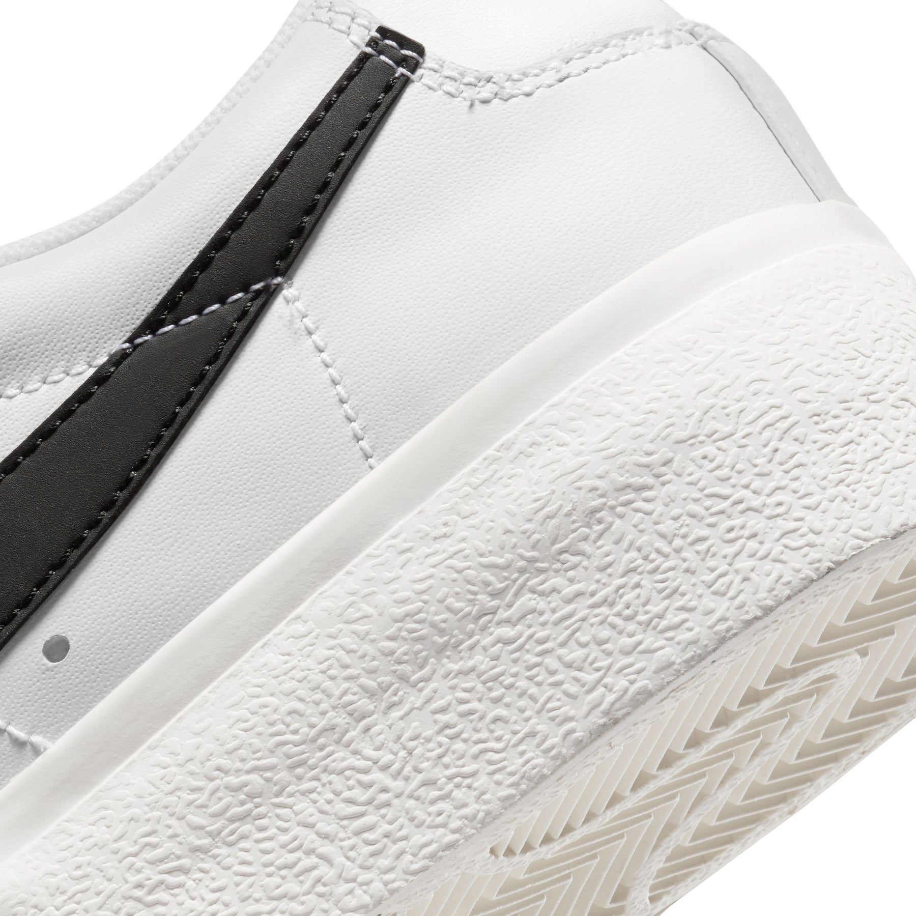 WMNS Nike Blazer Low Platform "White"