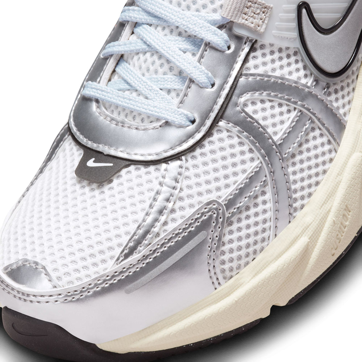 WMNS Nike V2K Run "Metallic Silver"