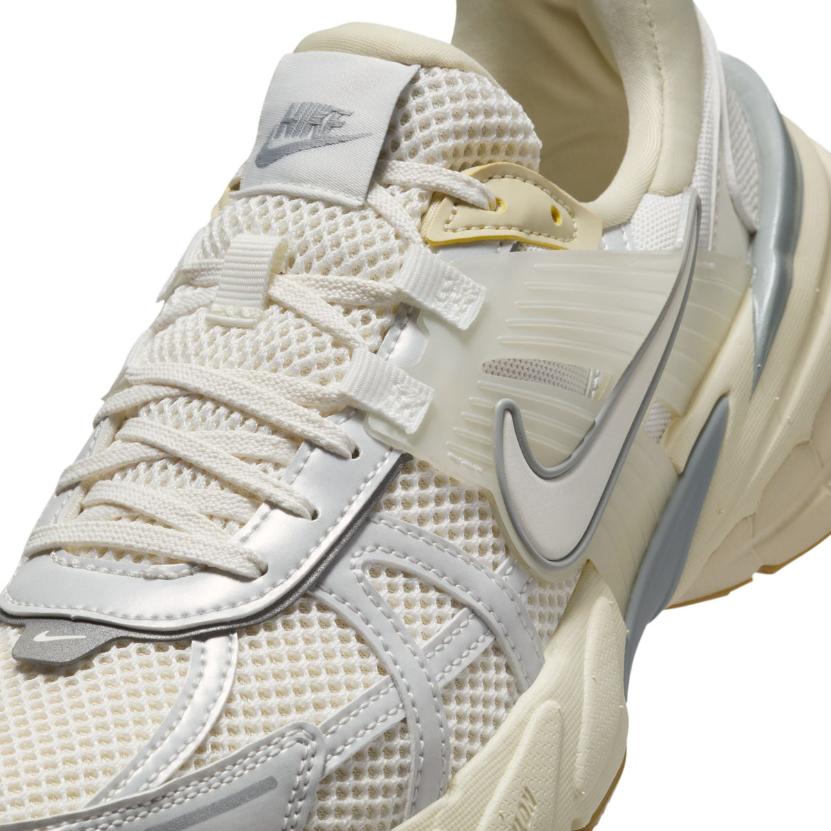 WMNS Nike V2K Run "Sail"