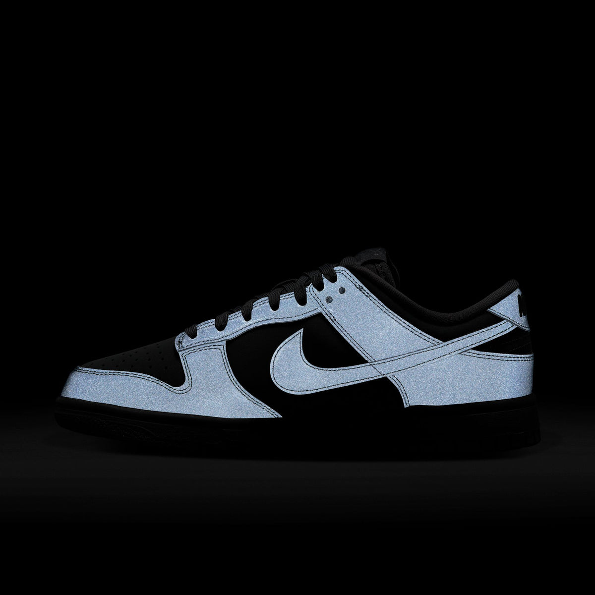 WMNS Nike Dunk Low "Cyber Reflective"